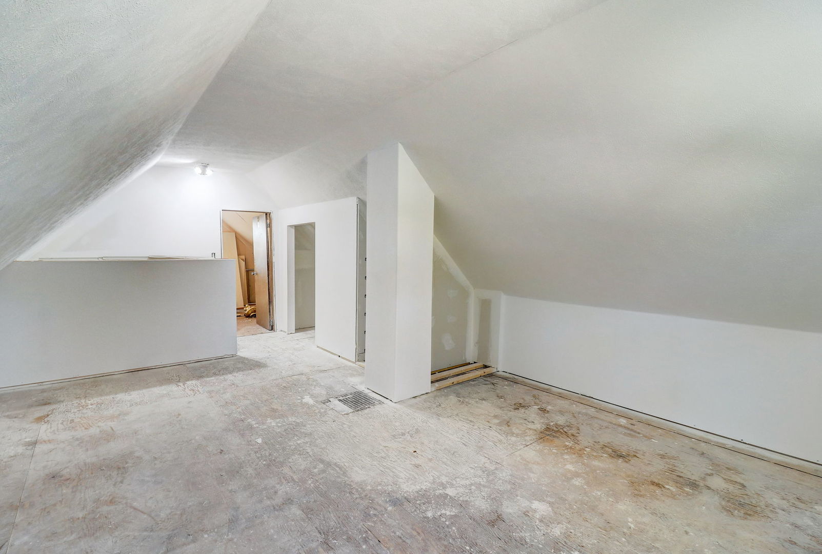 307 South Rosedale Court Round Lake, IL 60073 - Photo 19 of 41 a view of an empty room