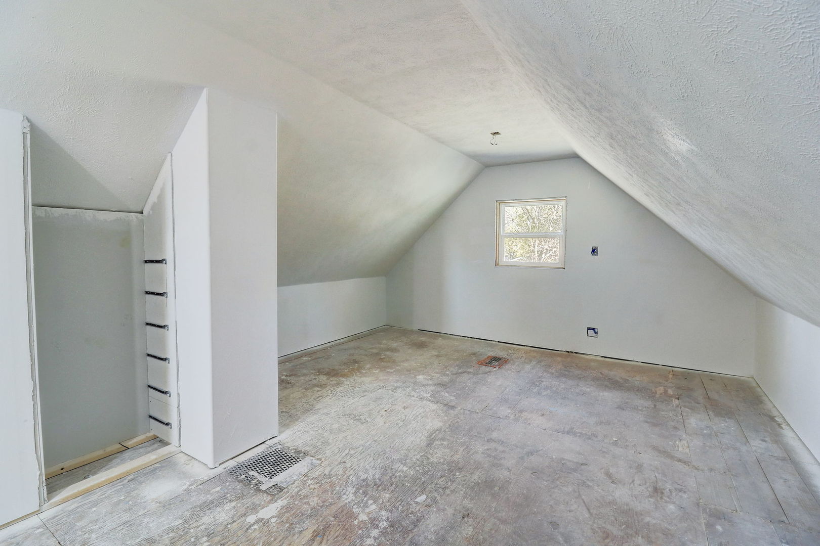 307 South Rosedale Court Round Lake, IL 60073 - Photo 21 of 41 an empty room with windows