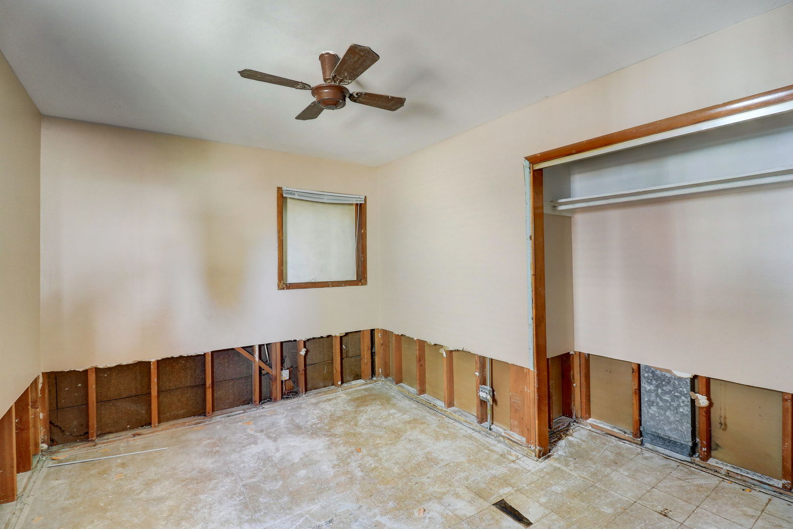 307 South Rosedale Court Round Lake, IL 60073 - Photo 24 of 41 a view of an empty room