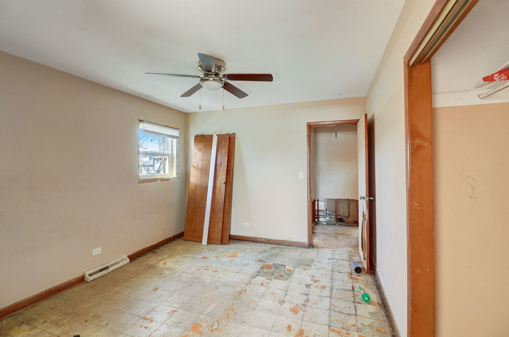 307 South Rosedale Court Round Lake, IL 60073 - Photo 29 of 41 a view of empty room with wooden floor and ceiling fan