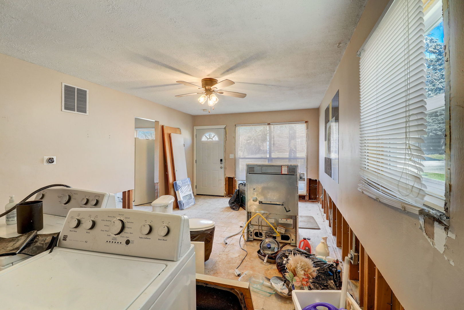 307 South Rosedale Court Round Lake, IL 60073 - Photo 5 of 41 a living room with furniture and a large window