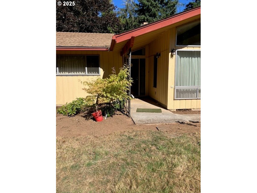 14037 Southeast Rust Way Damascus, OR 97089 - Photo 2 of 22 Entrance/Foyer