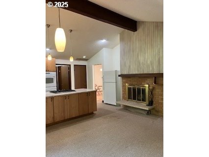 14037 Southeast Rust Way Damascus, OR 97089 - Photo 9 of 22 Kitchen/Family Room