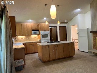 14037 Southeast Rust Way Damascus, OR 97089 - Photo 10 of 22 Kitchen/Family Room