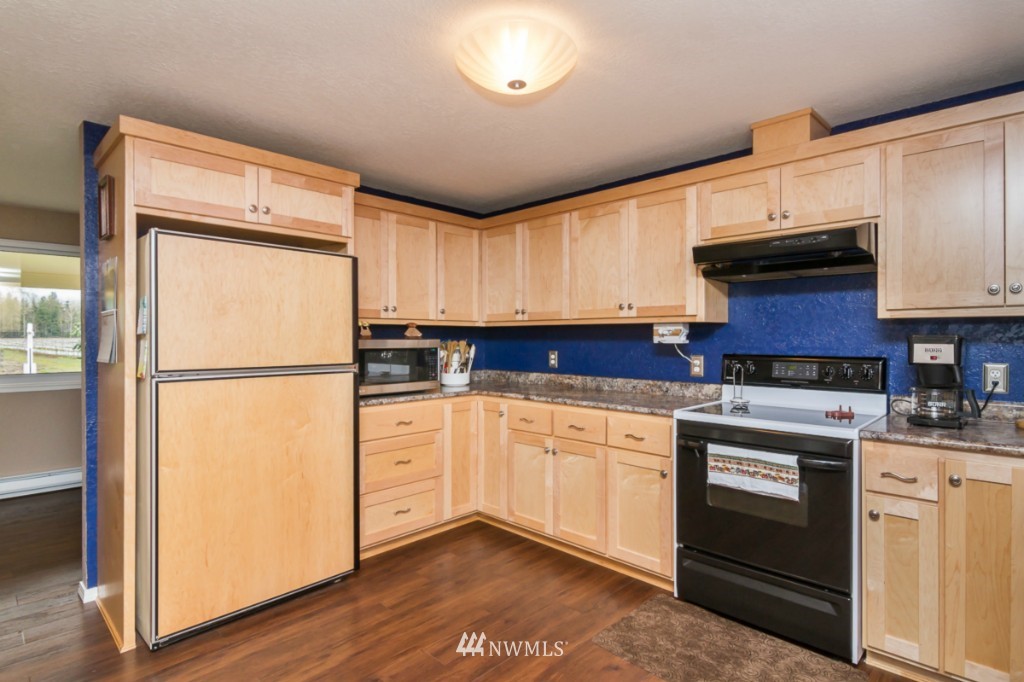 1617 Halverstick Road Lynden, WA 98264 - Photo 8 of 25