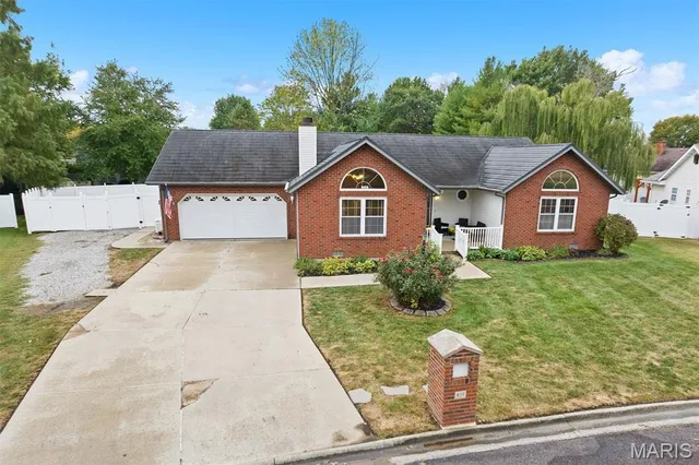 $349,900 | 939 Dere Bere Drive, Mascoutah, IL 62258