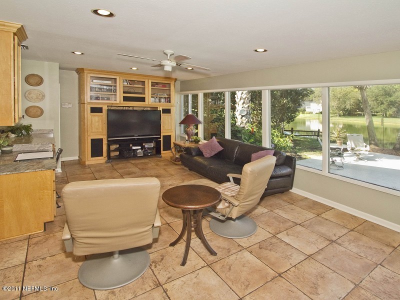 7540 Hollyridge Road Jacksonville, FL 32256 - Photo 15 of 31 Florida room view #2