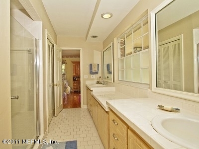 7540 Hollyridge Road Jacksonville, FL 32256 - Photo 24 of 31 Jack & Jill Bath 2nd floor