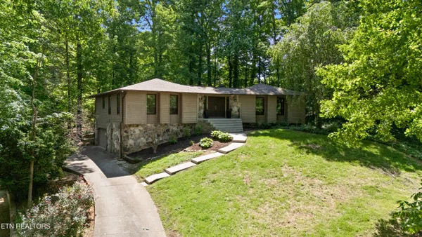 $625,000 | 302 St Andrews Drive, Knoxville, TN 37934