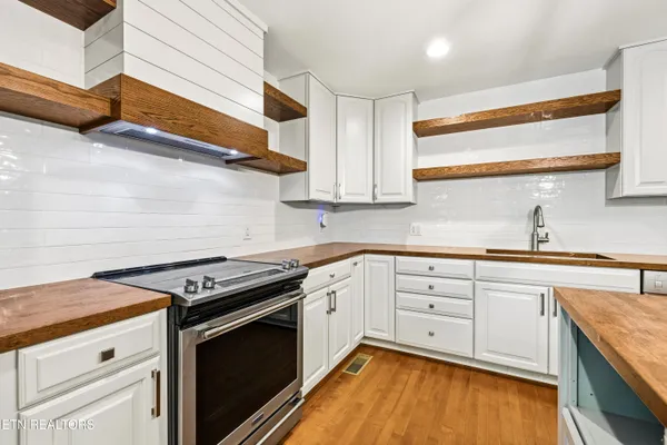 $625,000 | 302 St Andrews Drive, Knoxville, TN 37934