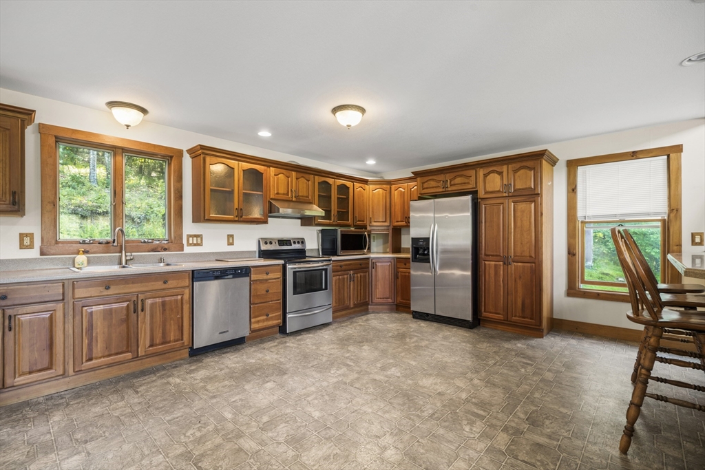 52 Washington Road Brimfield, MA 01010 - Photo 11 of 42