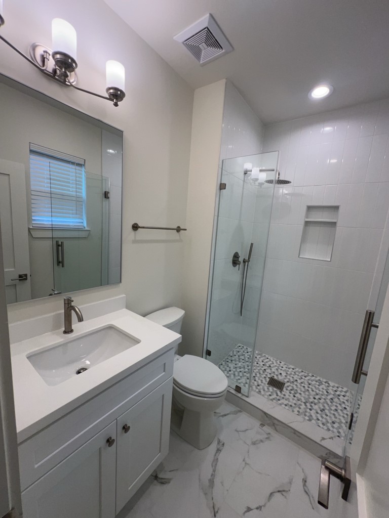 10607 Enclave Shadows Court Houston, TX 77043 - Photo 18 of 23 a bathroom with a sink a toilet and shower