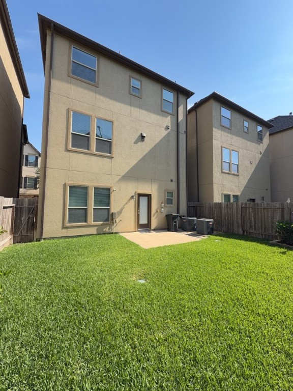 10607 Enclave Shadows Court Houston, TX 77043 - Photo 25 of 29 a house view with a garden space