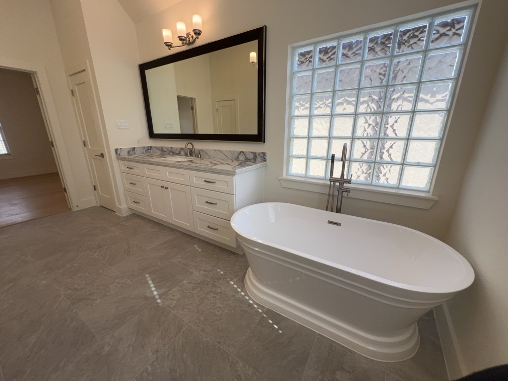 10607 Enclave Shadows Court Houston, TX 77043 - Photo 3 of 23 a spacious bathroom with a bathtub and a sink