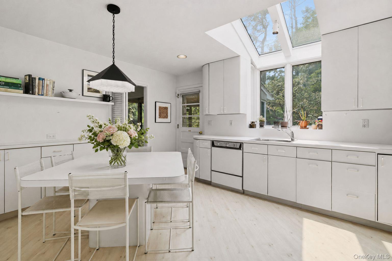 6 Greenhouse Circle Rye Brook, NY 10573 - Photo 4 of 25 Eat in Kitchen