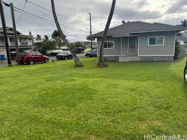 a view of a house with a backyard