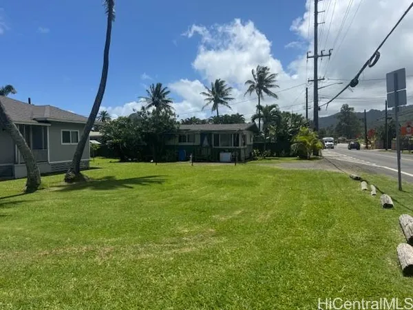 a view of a house with a backyard