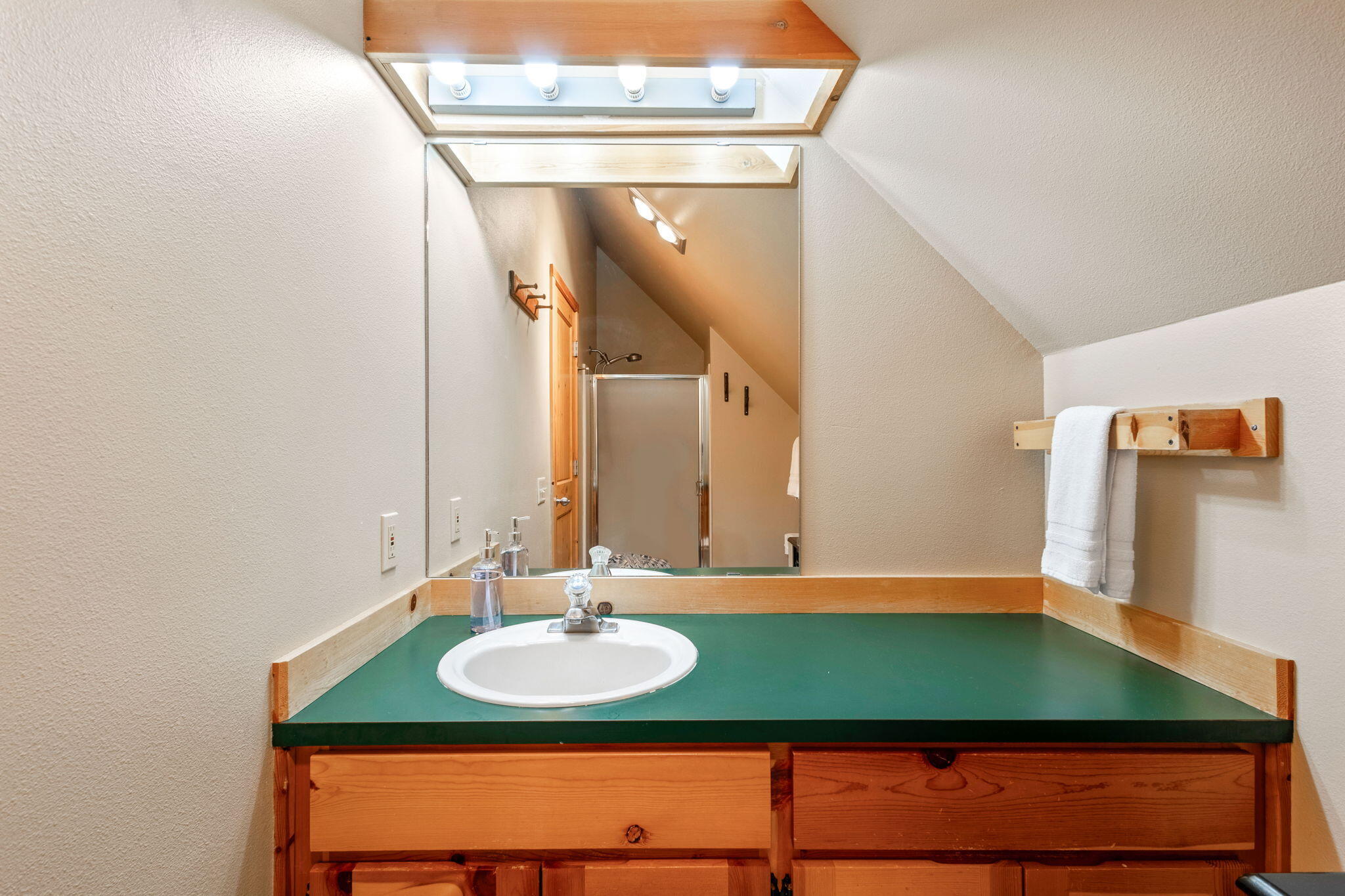 57536 Circle 4 Cabin Road, Unit 3 Sunriver, OR 97707 - Photo 16 of 30 16-web-or-mls-16