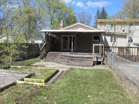 4304 Springfield Street Burton, MI 48509 - Photo 3 of 29 20144860-2.JPG