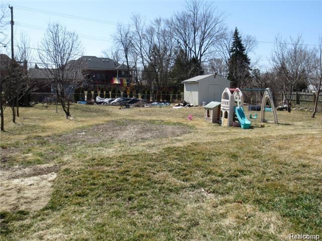 26751 Ford Road Dearborn Heights, MI 48127 - Photo 10 of 45 Ford Rd summer backyard.jpg