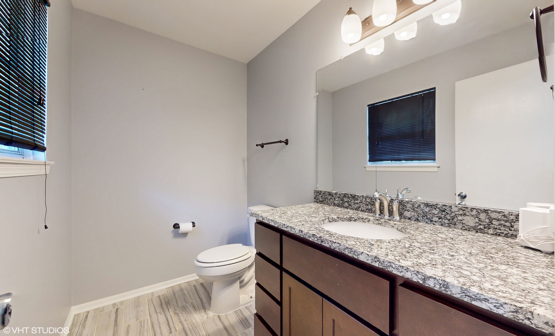 679 Meadows Boulevard Addison, IL 60101 - Photo 11 of 28 Gallery Image 11