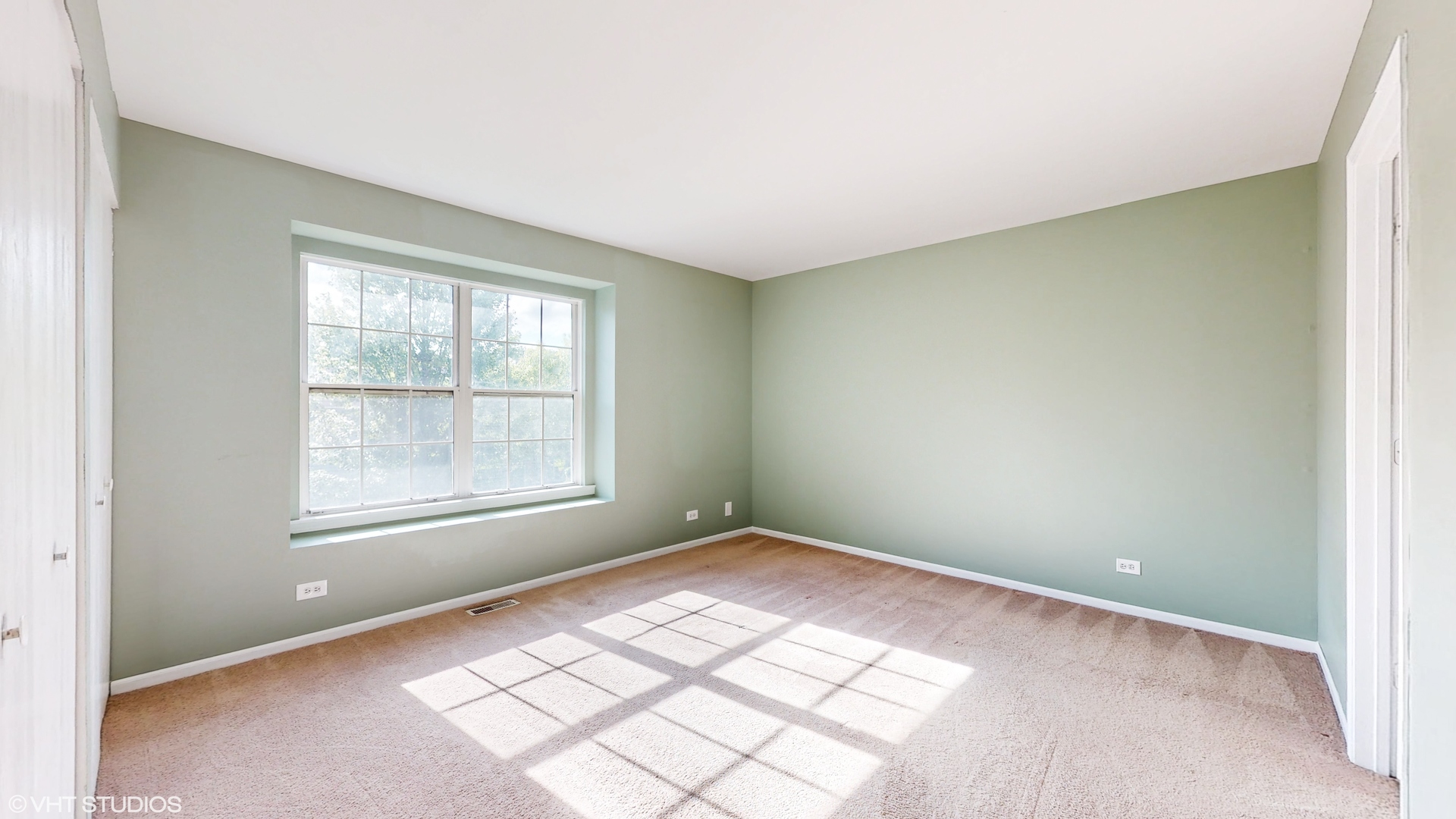 679 Meadows Boulevard Addison, IL 60101 - Photo 13 of 28 Gallery Image 13