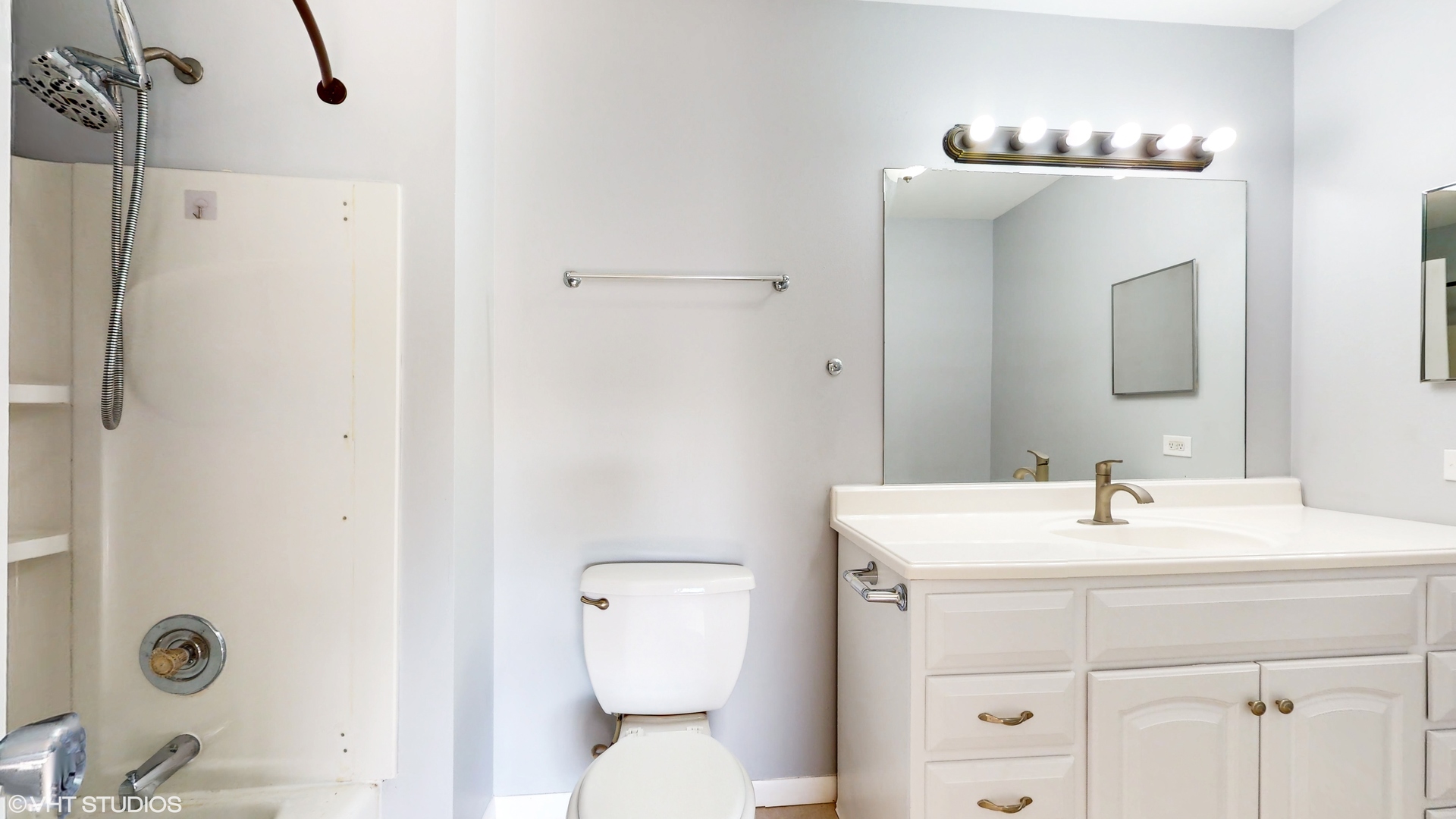 679 Meadows Boulevard Addison, IL 60101 - Photo 15 of 28 Gallery Image 15