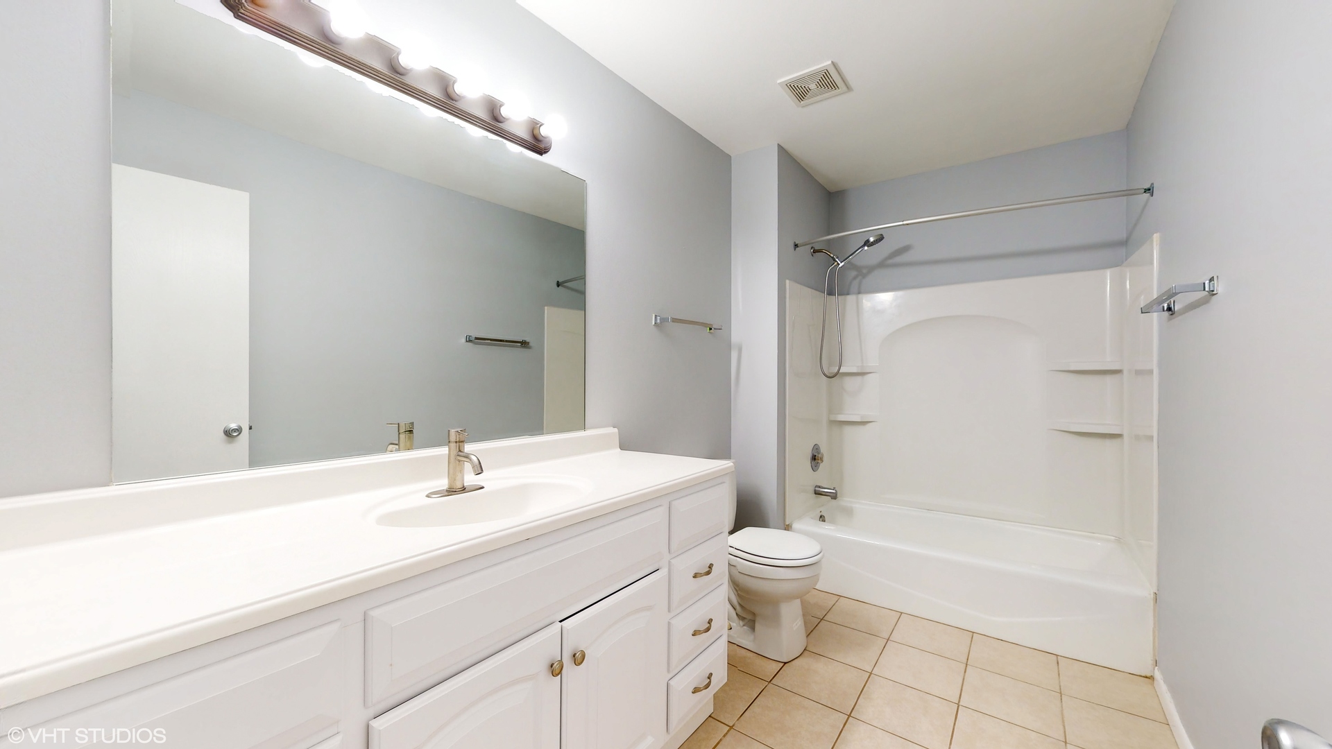 679 Meadows Boulevard Addison, IL 60101 - Photo 21 of 28 Gallery Image 21