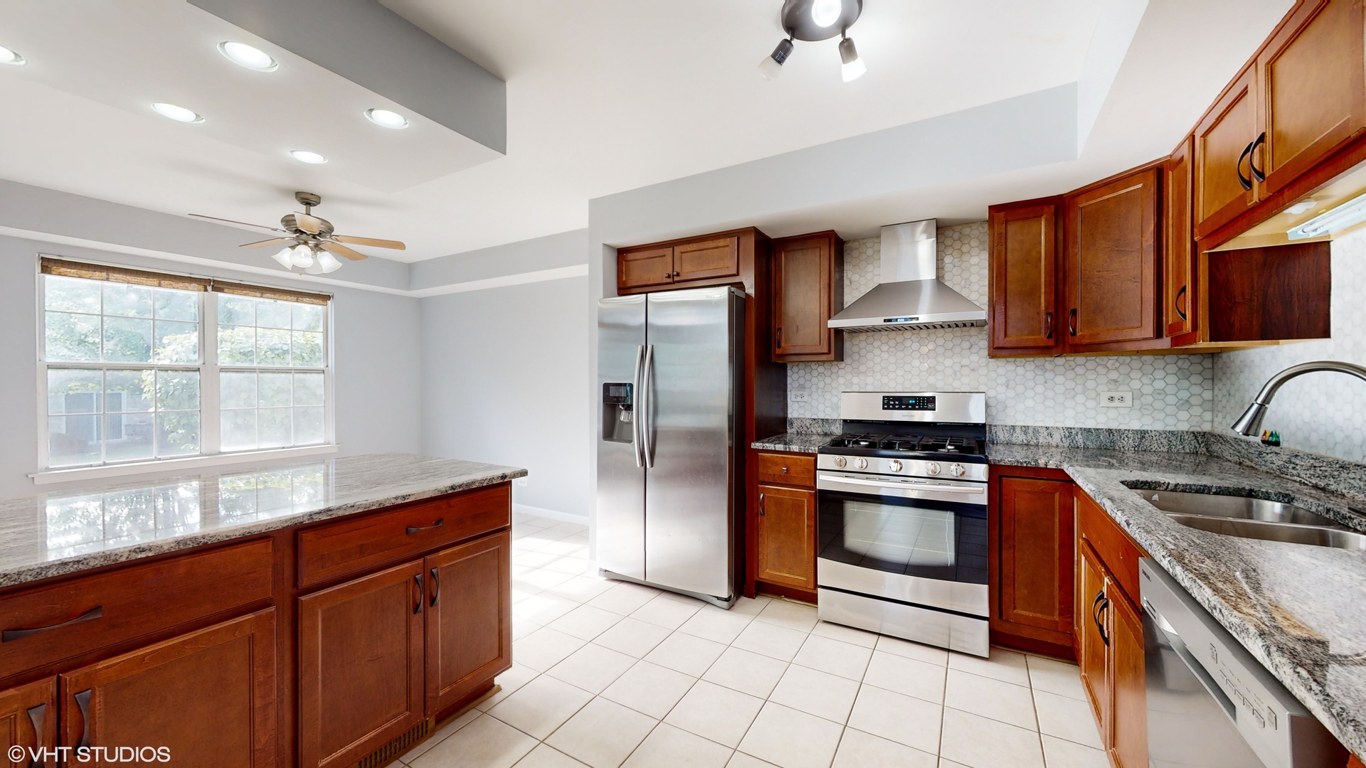 679 Meadows Boulevard Addison, IL 60101 - Photo 8 of 28 Gallery Image 8