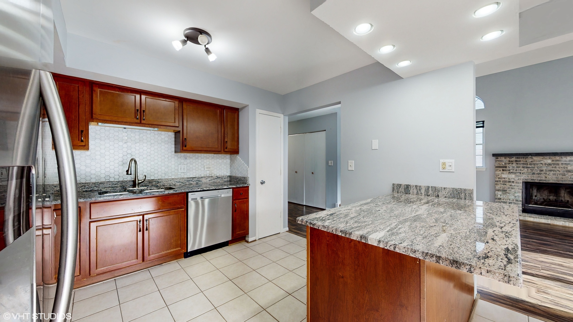 679 Meadows Boulevard Addison, IL 60101 - Photo 9 of 28 Gallery Image 9