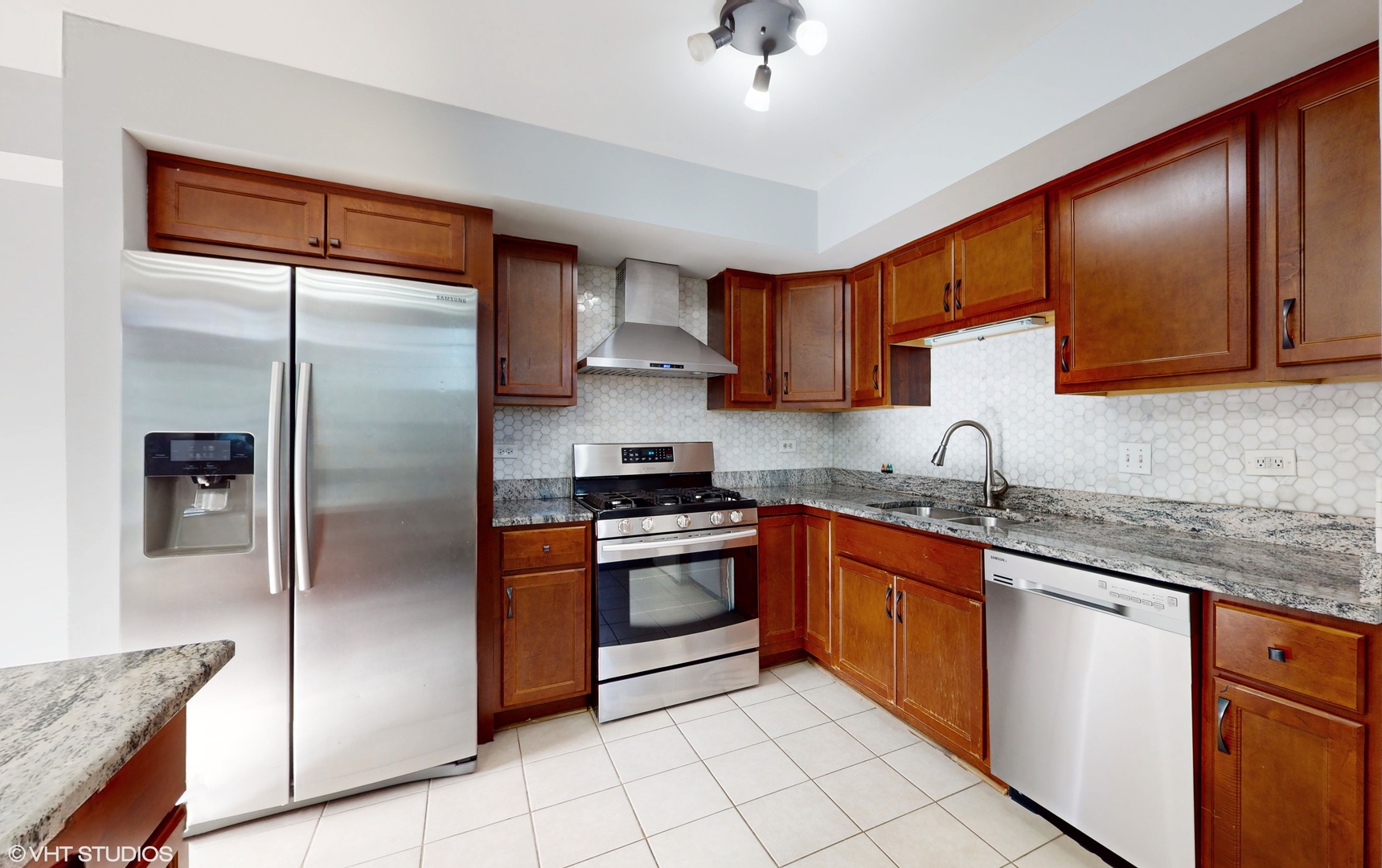 679 Meadows Boulevard Addison, IL 60101 - Photo 10 of 28 Gallery Image 10