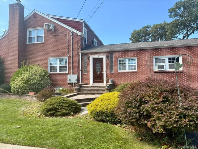 $4,500 | Undisclosed Address, Lindenhurst, NY 11757