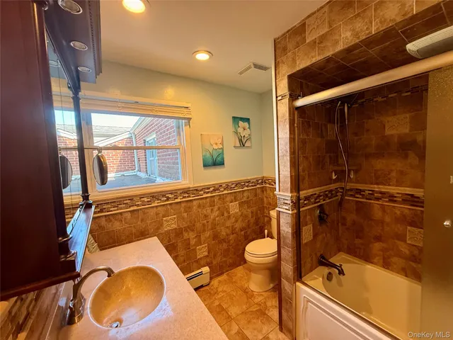 $4,500 | Undisclosed Address, Lindenhurst, NY 11757