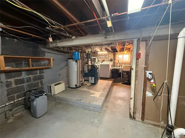 $4,500 | Undisclosed Address, Lindenhurst, NY 11757