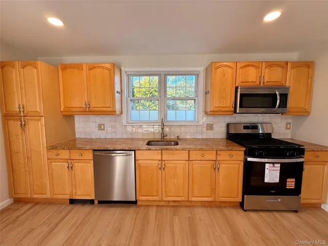 $4,500 | Undisclosed Address, Lindenhurst, NY 11757