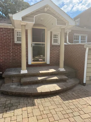 $4,500 | Undisclosed Address, Lindenhurst, NY 11757
