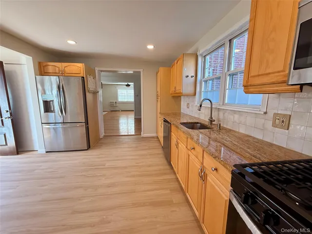 $4,500 | Undisclosed Address, Lindenhurst, NY 11757