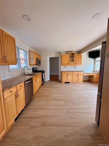 $4,500 | Undisclosed Address, Lindenhurst, NY 11757