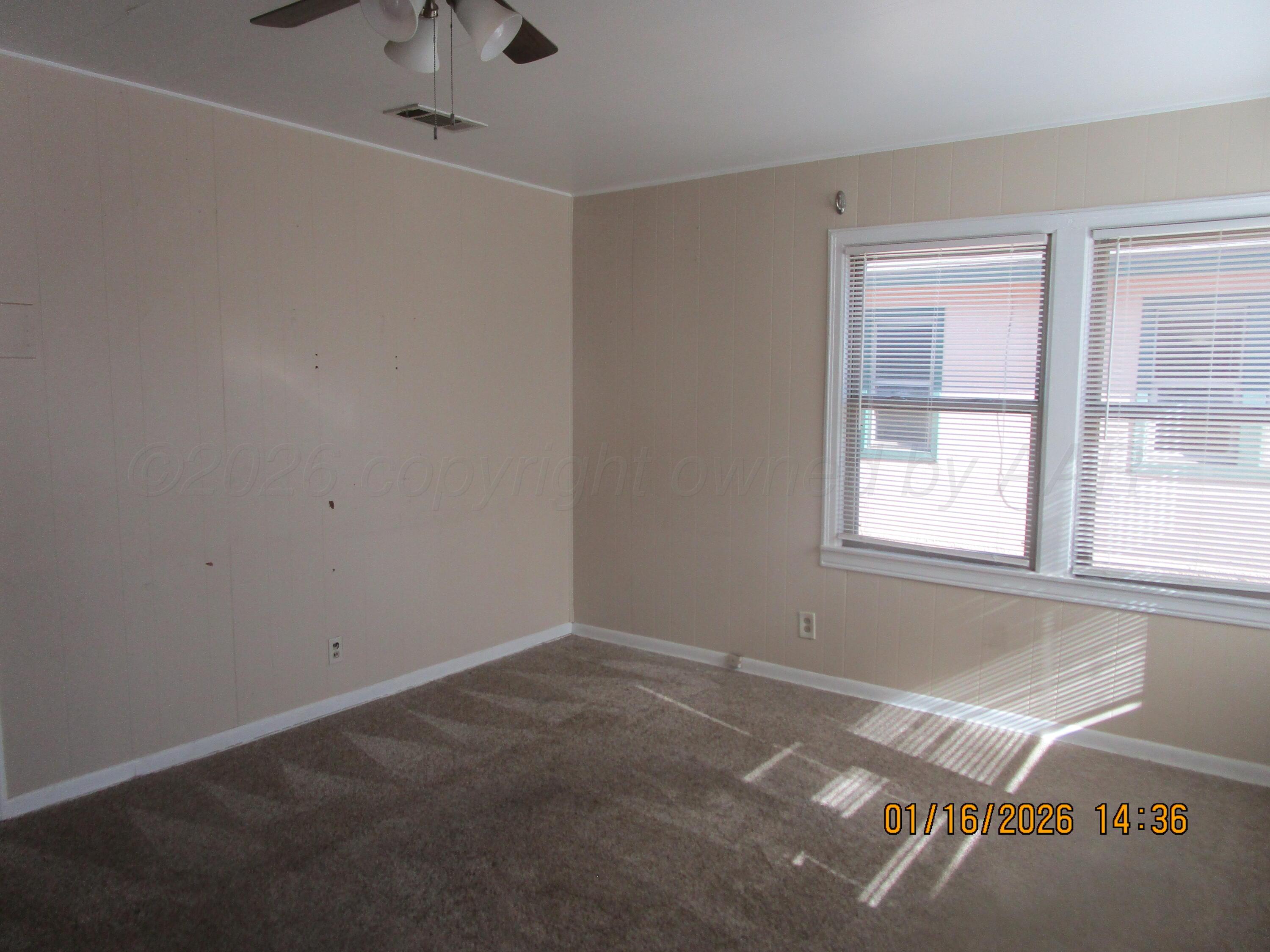 1404 Southwest 13th Avenue Amarillo, TX 79102 - Photo 2 of 8 Living Room