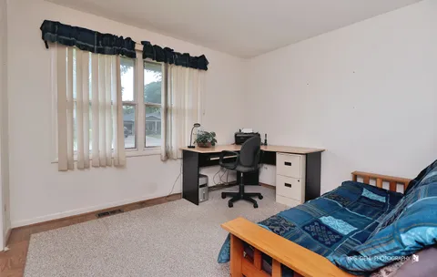 $400,000 | 518 Oak Street, Elk Grove Village, IL 60007