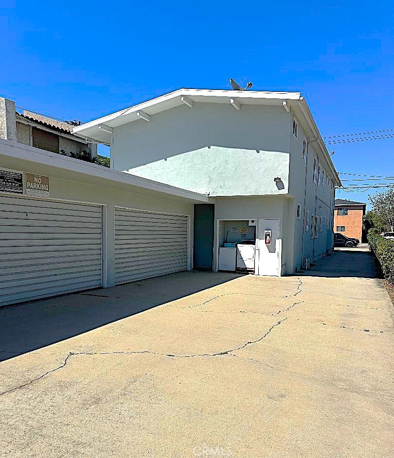 2202 Mathews Avenue Redondo Beach, CA 90278 - Photo 5 of 22 There is a Wide Open Driveway Approach to the Garages.