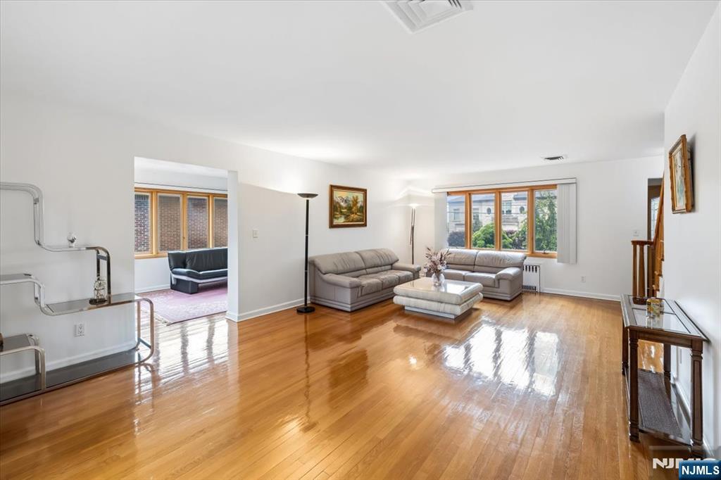 535 Summit Street Englewood Cliffs, NJ 07632 - Photo 4 of 34