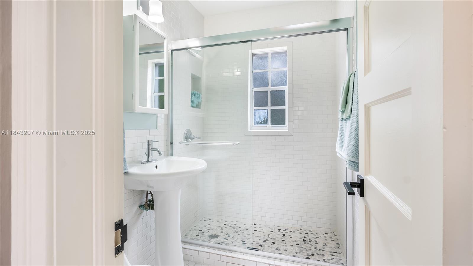 49 Alcantarra Avenue Coral Gables, FL 33134 - Photo 15 of 31