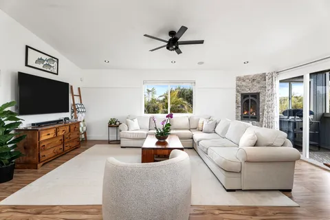 $1,100,000 | 64-276 Mamalahoa Highway, Kamuela, HI 96743