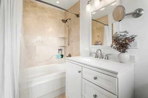 $1,100,000 | 64-276 Mamalahoa Highway, Kamuela, HI 96743