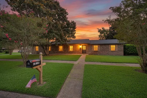 $460,000 | 390 Angela Lane, Mary Esther, FL 32569