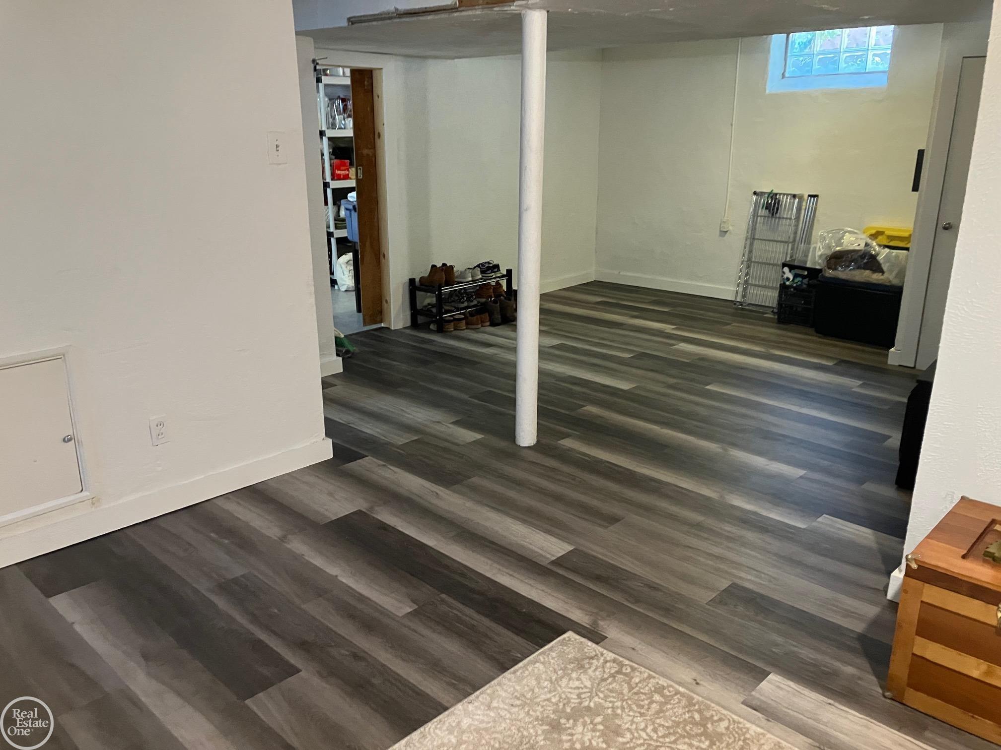 305 Kerby Road Grosse Pointe, MI 48236 - Photo 25 of 40 50086215-24.JPG