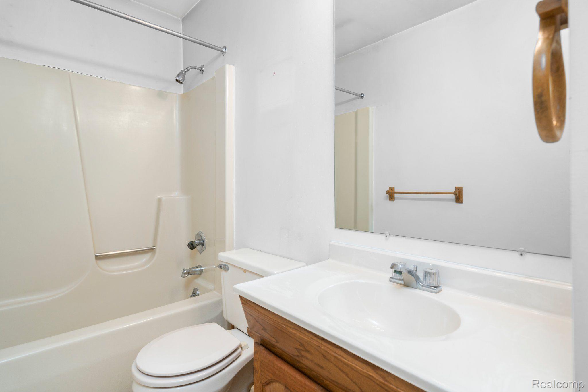 320 South Truhn Road Fowlerville, MI 48836 - Photo 18 of 35 Full Bath