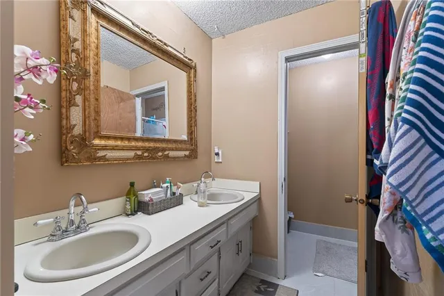 $295,000 | 7921 Yecker Avenue, Kansas City, KS 66109