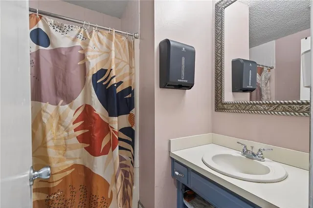 $295,000 | 7921 Yecker Avenue, Kansas City, KS 66109